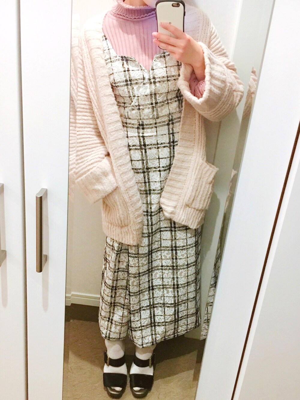 「MERCURYDUOのレース×フロッキーチェック柄ワンピース（ワンピース、ホワイト系）」を使った、€さん（レディース・155cm）の秋コーディネートの1枚目の写真