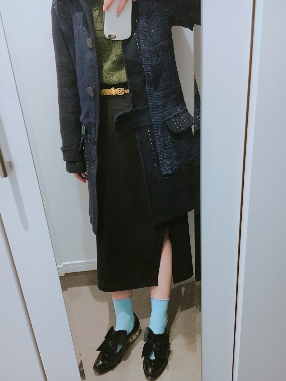 「MERCURYDUOのスリットチノスカート（スカート、ブラック系）」を使った、€さん（レディース・155cm）の冬コーディネートの1枚目の写真