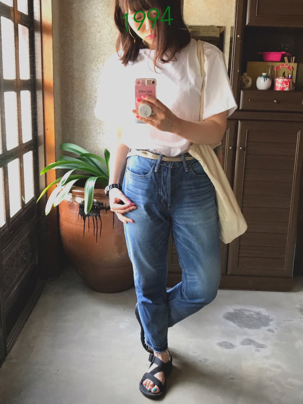 「ootd、シンプルコーデ、夏コーデ、BBQスタイル、白Tシャツ×デニム、会社の先輩たちとBBQ、1994、akita、☺︎」｜「niko and...のUSA COEビッグTシャツ【niko and...】（Tシャツ/カットソー、ホワイト系）」を使った、タナカさん（レディース・155cm）の夏コーディネートの1枚目の写真