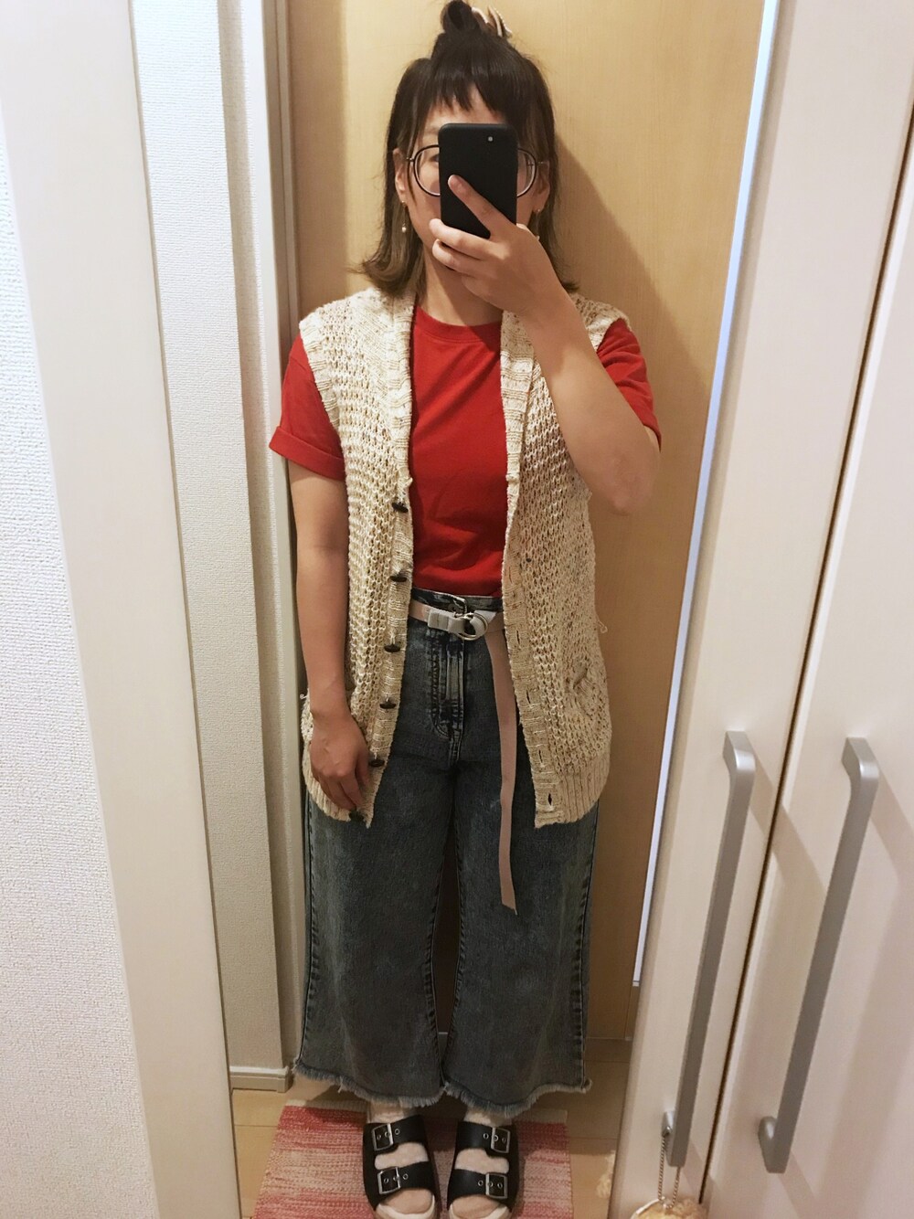 「Tシャツ、赤、ケミカルウォッシュ、lugnoncure、ダブルクローゼット、くつしたニスト、チビコーデ」｜「LugnoncureのＵＳＡコットンクルーネックポケ付Ｔｅｅ（Tシャツ/カットソー、レッド系）」を使った、くろさん（レディース・153cm）の夏コーディネートの1枚目の写真