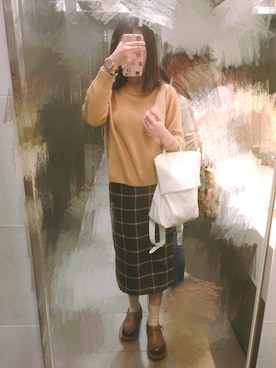 「MONKI（モンキ）のアイテム（バッグ）」を使った、ティンガさん（レディース・166cm）の秋コーディネート