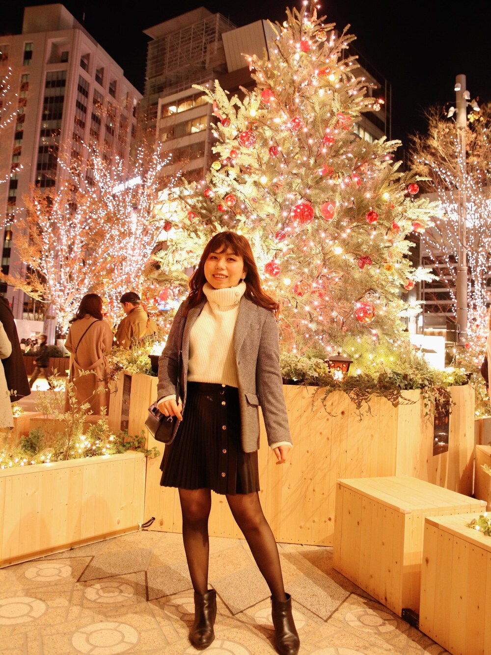 「#throwback、#christmas、#winter、miniskirt、ZARA、UNIQLO」｜「UNIQLOのソフトツイードジャケット（チドリ）（その他アウター、ホワイト系）」を使った、Lumiさん（レディース・158cm）の冬コーディネートの1枚目の写真