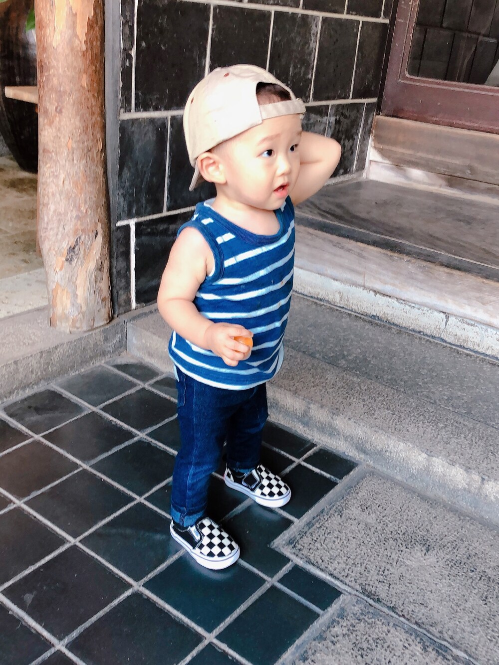 「息子、キッズコーデ、キッズファッション、男の子、男の子コーディネート、男の子コーデ、プチプラ、VANS、キャップ、シンプル」｜「西松屋のアイテム（タンクトップ、ブルー系）」を使った、ritoさん（キッズ・80cm）の秋コーディネートの1枚目の写真