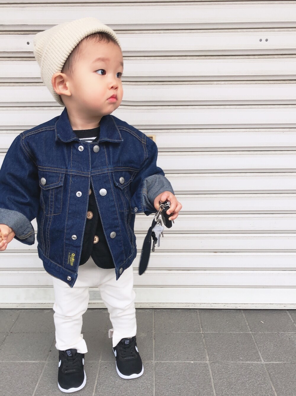「カジュアル、キッズコーデ、キッズファッション、男の子、おとこのこ、お洒落さんとつながりたい、ニット帽、スニーカー、ナイキ、Gジャン」｜「OSHKOSHのアイテム（デニムジャケット、ブルー系）」を使った、ritoさん（キッズ・80cm）の冬コーディネートの1枚目の写真