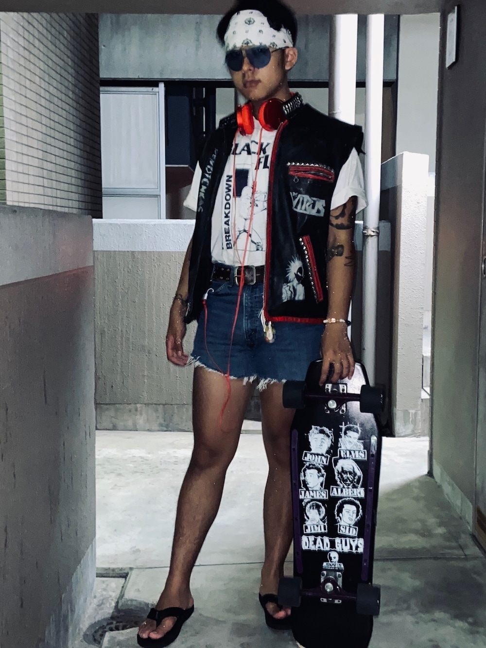 「お洒落さんとつながりたい、秋のコーデ、夏コーデ、プチプラ、白Tシャツ、レザーベスト、ロック、レザージャケット、デニム、リメイク」｜「Levi'sのアイテム（デニムパンツ、ブルー系）」を使った、Nosukeさん（メンズ・170cm）の秋コーディネートの1枚目の写真