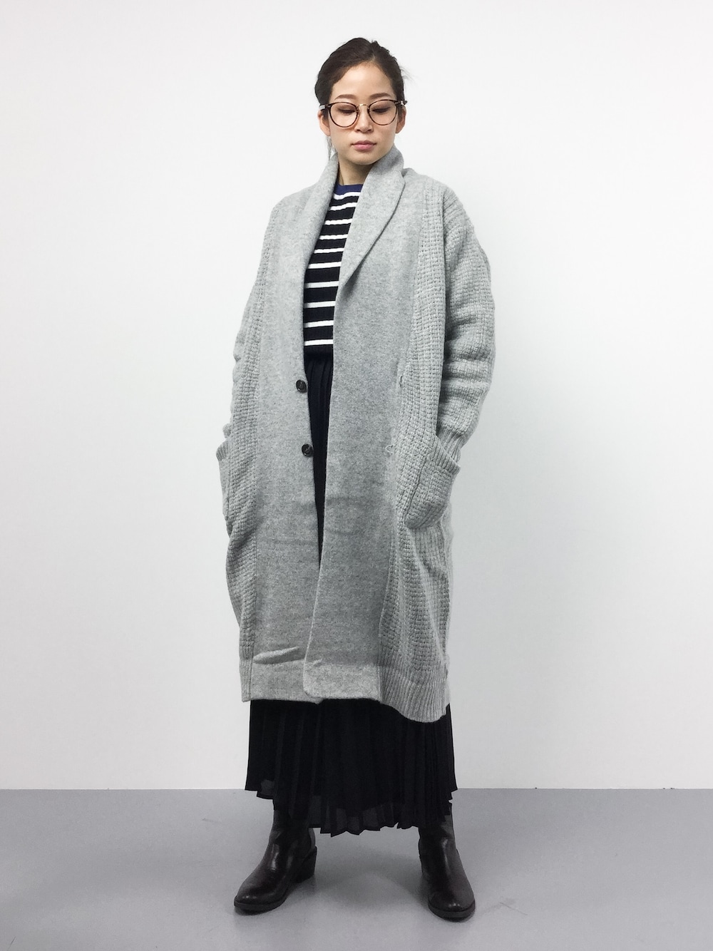 「カーディガン、ニット、ロングスカート」｜「Rouge vifのニットコート（その他アウター、グレー系）」を使った、mihiroさん（レディース・156cm）の冬コーディネートの1枚目の写真