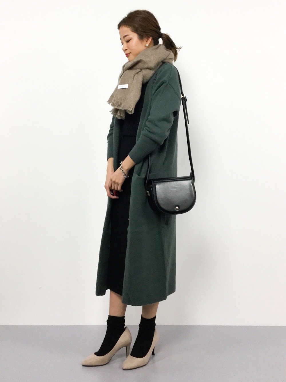 「カーディガン、タイトスカート、ニット、スカート、シンプル、冬コーデ、キレイめ、ロングカーディガン、オトナ女子、着用商品は全てセール品です！」｜「SLOBE IENAのヤク混ロングカーデ◆（カーディガン/ボレロ、グリーン系）」を使った、mihiroさん（レディース・156cm）の冬コーディネートの1枚目の写真