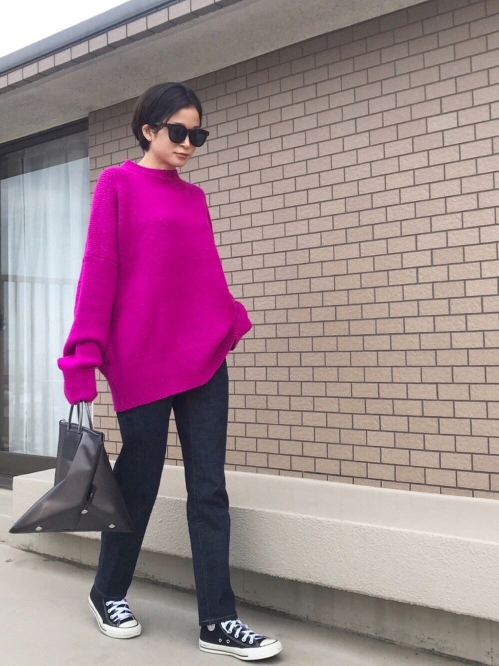 「春コーデ、大人カジュアル、ラフ、spring、ニット、パープル、今日のコーデ、デニム、パンツスタイル、converse」｜「CONVERSEのCONVERSE コンバース ALL STAR HI オールスター ハイ（スニーカー、ブラック系）」を使った、mihiroさん（レディース・156cm）の春コーディネートの1枚目の写真
