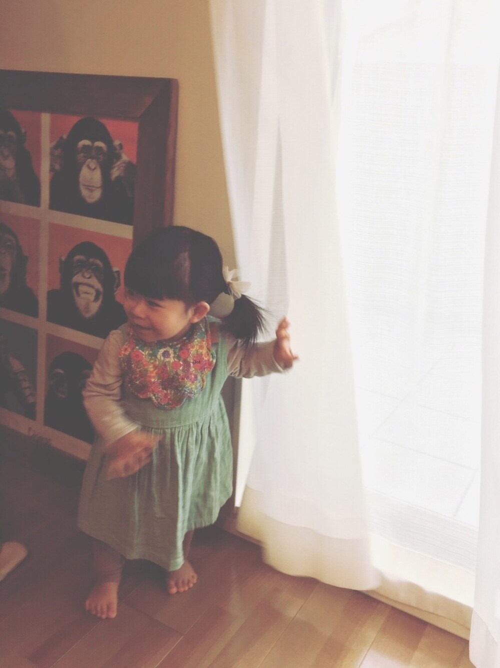 「キッズコーデ、kids、1歳、おんなのこ、ワンピース、ミントグリーン、スタイ」｜「koriaのno sleeve onepiece（ワンピース、グリーン系）」を使った、emma*◡̈**さん（キッズ・70cm）の春コーディネートの1枚目の写真