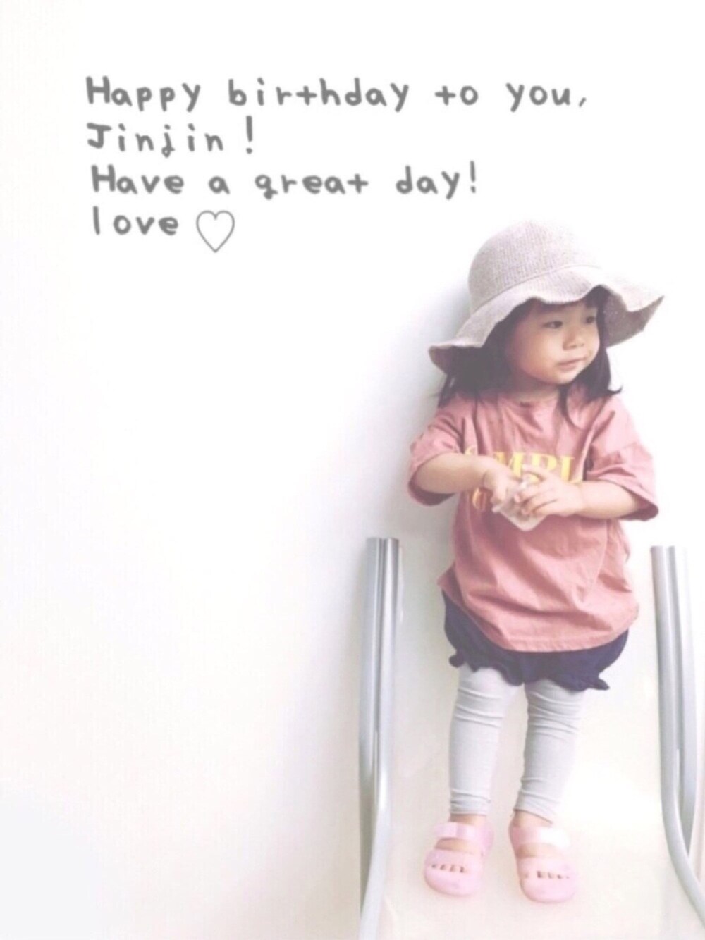 「じんじんハピバ、夏コーデ、kids、おんなのこ、むぎわら帽子、Tシャツ、ブルマ、サンダル、オーバーサイ〜ず、保育園コーデ」｜「koriaのsample tshirt（Tシャツ/カットソー、ピンク系）」を使った、emma*◡̈**さん（キッズ・70cm）の夏コーディネートの1枚目の写真