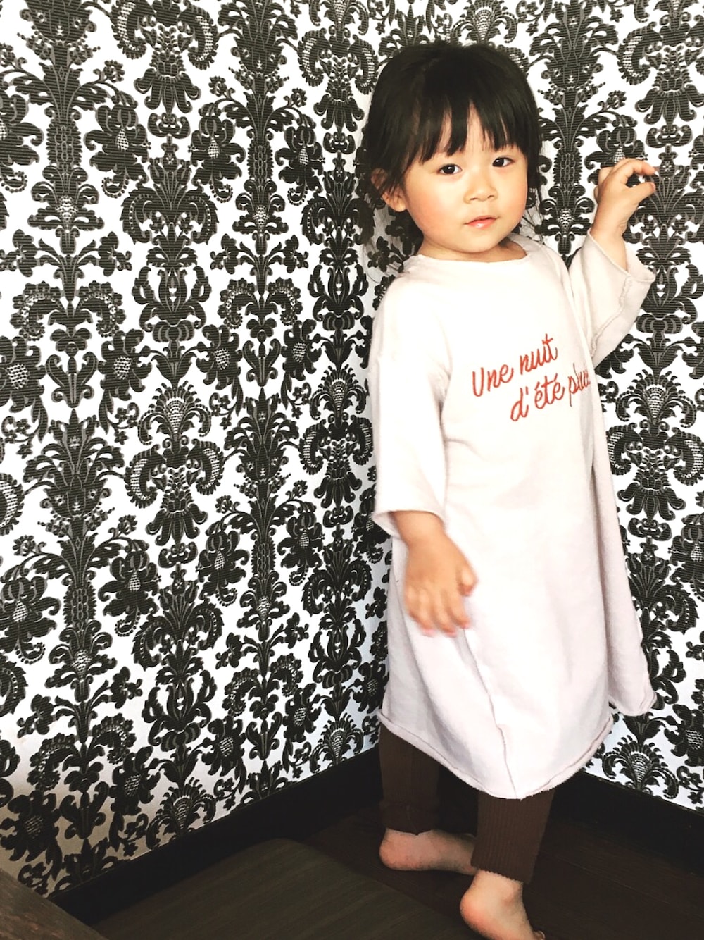 「kids、キッズファッション、キッズコーデ、おんなのこ、ワンピース、はるコーデ、韓国子供服、2歳」｜「koriaのアイテム（ワンピース、ベージュ系）」を使った、emma*◡̈**さん（キッズ・90cm）の春コーディネートの1枚目の写真