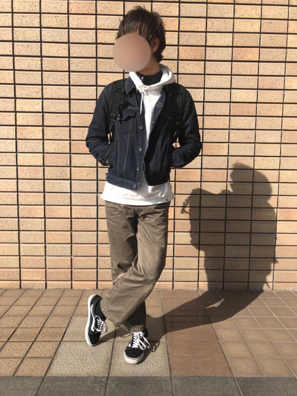 パーカーを使った「ピチピチ」のメンズ人気ファッションコーディネート