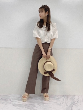 「one after another NICE CLAUP（ワンアフターアナザーナイスクラップ）のアイテム（スラックス、ブラウン系）」を使った、kyonさん（レディース・165cm）の春コーディネート