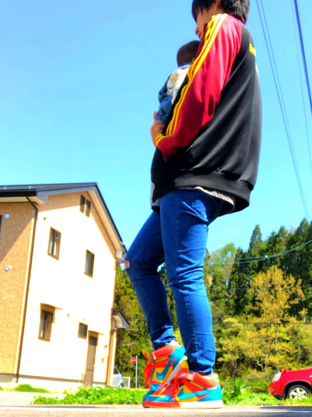 「鼻油、NIKE、シンプルコーデ、スニーカー」｜「URBAN RESEARCHのアイテム（パンツ、ブルー系）」を使った、310U2106さん（メンズ・174cm）の春コーディネートの1枚目の写真