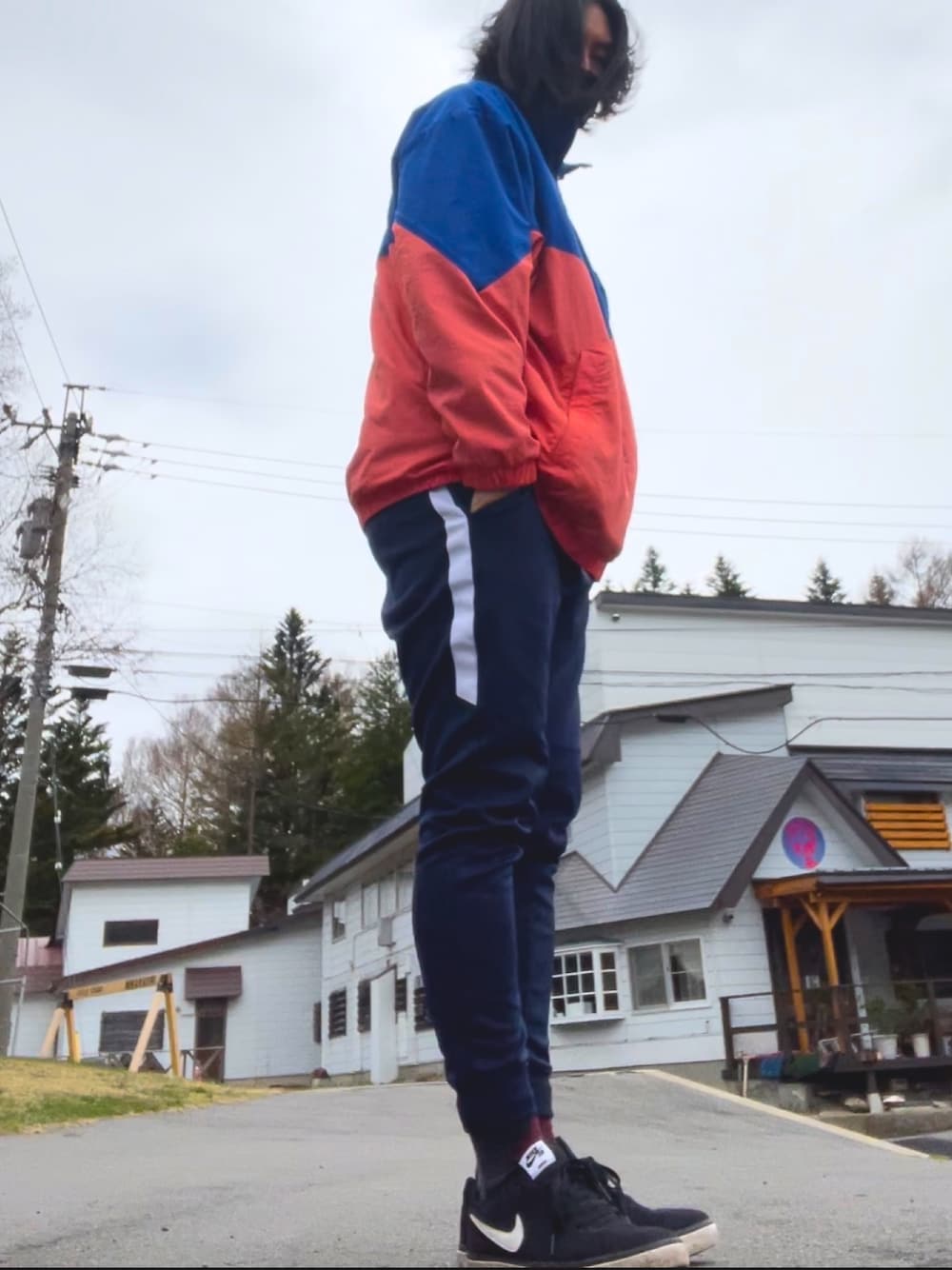 「鼻油、NIKE、ジャージ、リーボック(Reebok)、HUF、ユニクロ」｜「NIKEのナイキ スポーツウェア メンズジョガーパンツ 《セットアップ対応商品》（その他パンツ、ブルー系）」を使った、310U2106さん（メンズ・174cm）の春コーディネートの1枚目の写真