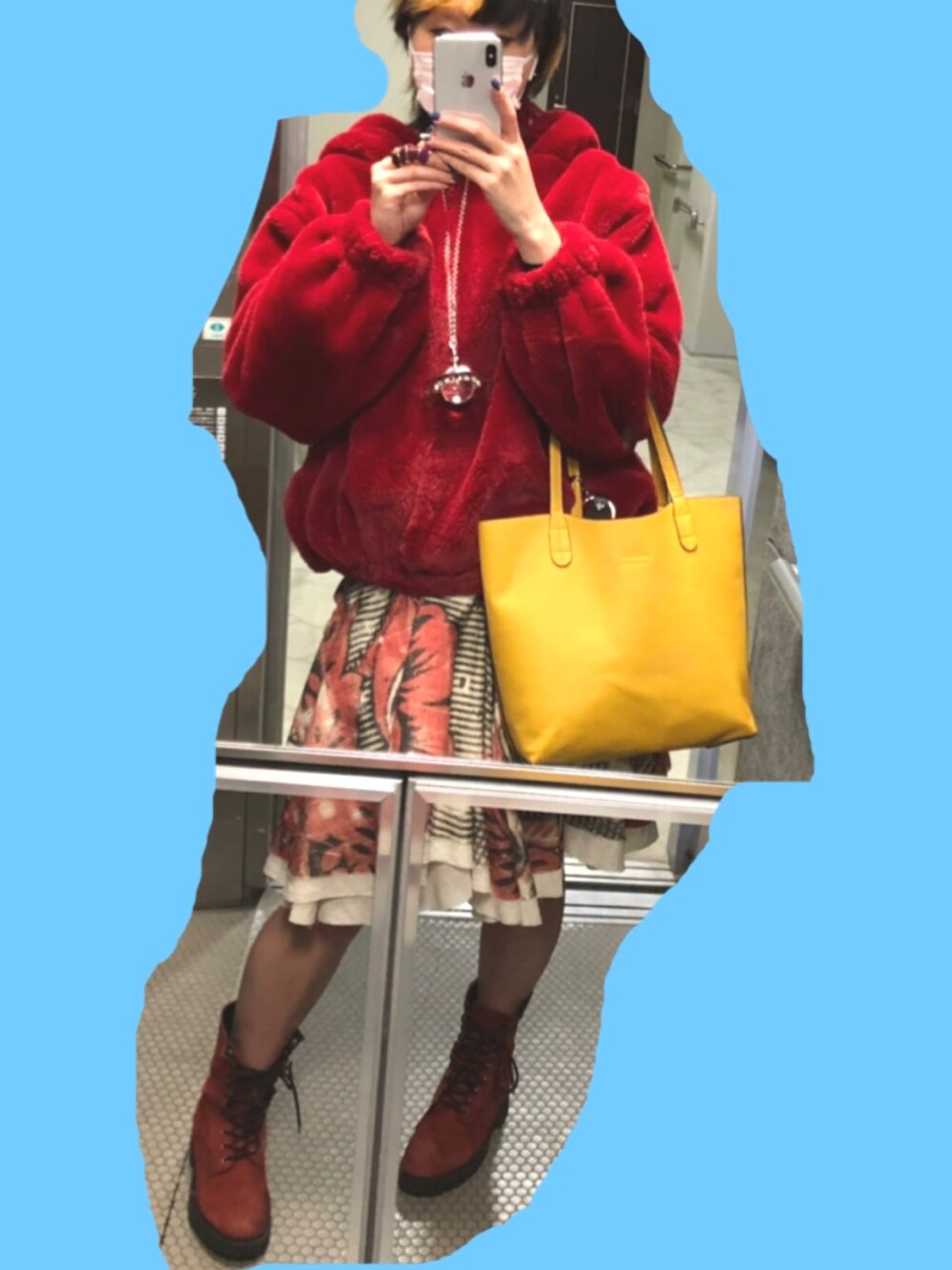 「冬コーデ」｜「Vivienne Westwoodのアイテム（スカート、ピンク系）」を使った、0さん（レディース・160cm）の春コーディネートの1枚目の写真