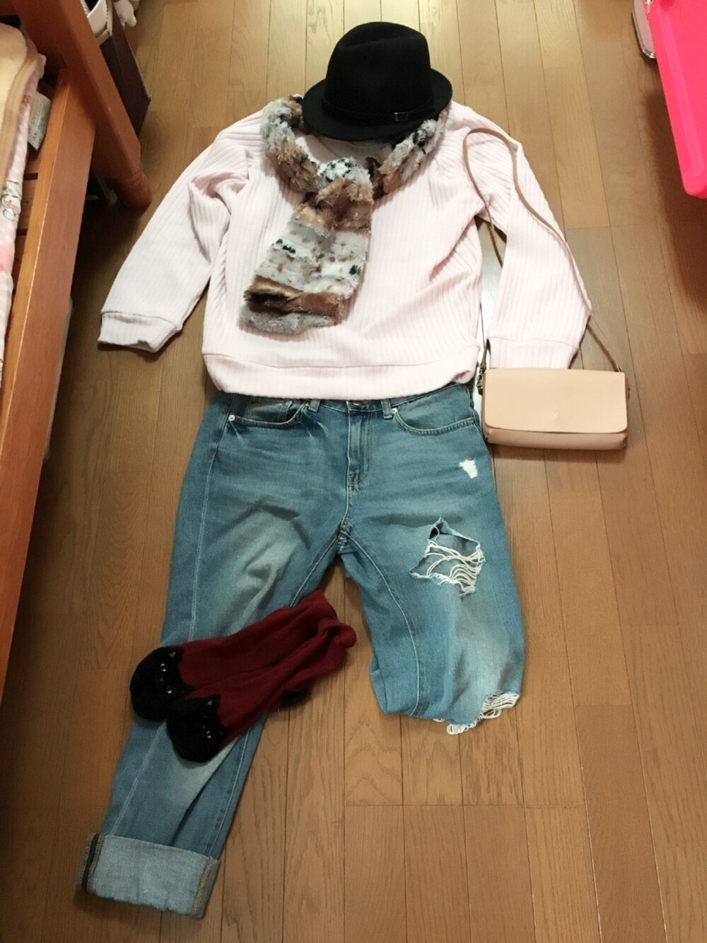 「ファー小物、ニット、ハット、サザビー、GU」｜「頂き物のアイテム（ハット、ブラック系）」を使った、shio...さん（レディース・157cm）の冬コーディネートの1枚目の写真