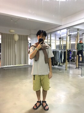 「アイテム（カーゴパンツ、イエロー系）」を使った、馬家梁梁梁さん（メンズ・173cm）の春コーディネート