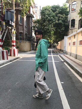 「アイテム（カーゴパンツ、イエロー系）」を使った、馬家梁梁梁さん（メンズ・173cm）の夏コーディネート