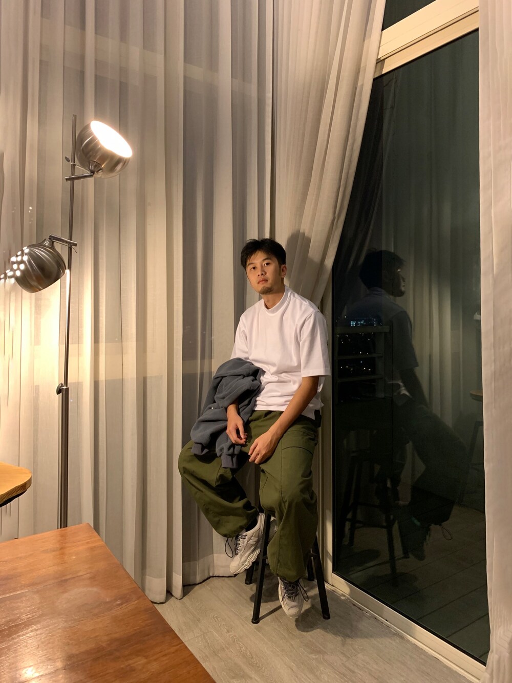 「ootd、街头搭配」｜「NEW BALANCEのアイテム（スニーカー、グレー系）」を使った、馬家梁梁梁さん（メンズ・168cm）の秋コーディネートの1枚目の写真
