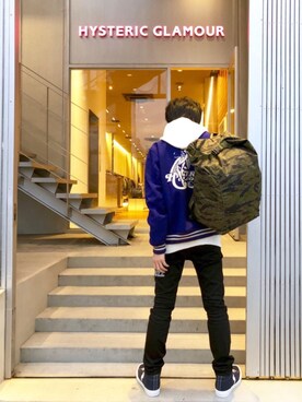 「黒スキニー」｜「アイテム（スタジャン）」を使った、RYUさん（メンズ・172cm）の冬コーディネート