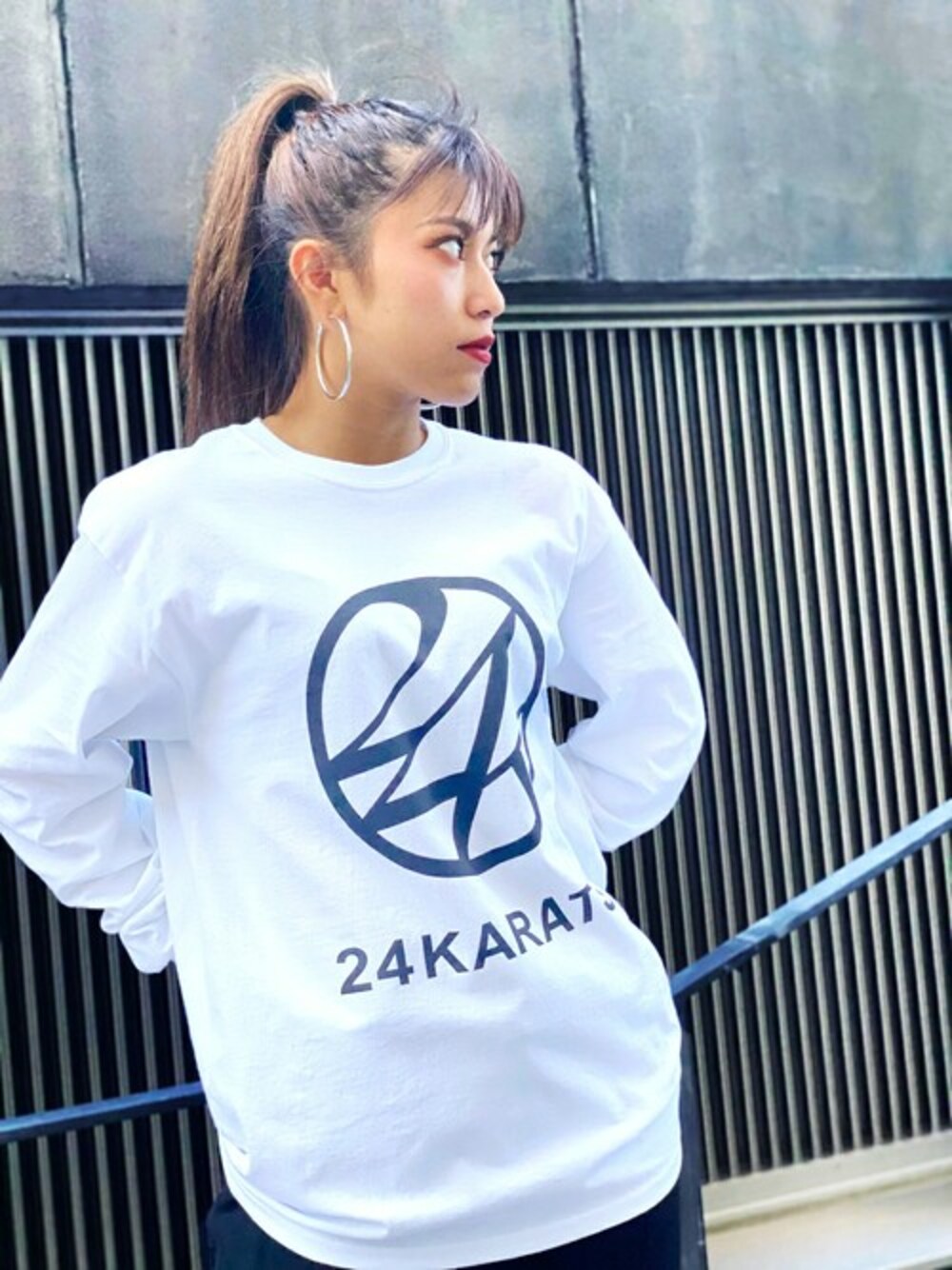 「ロゴT、ロンT、24karats、verticalgarage」｜「24karatsのStory Tee LS（Tシャツ/カットソー、ホワイト系）」を使った、yuki_vgさん（レディース・162cm）の秋コーディネートの1枚目の写真