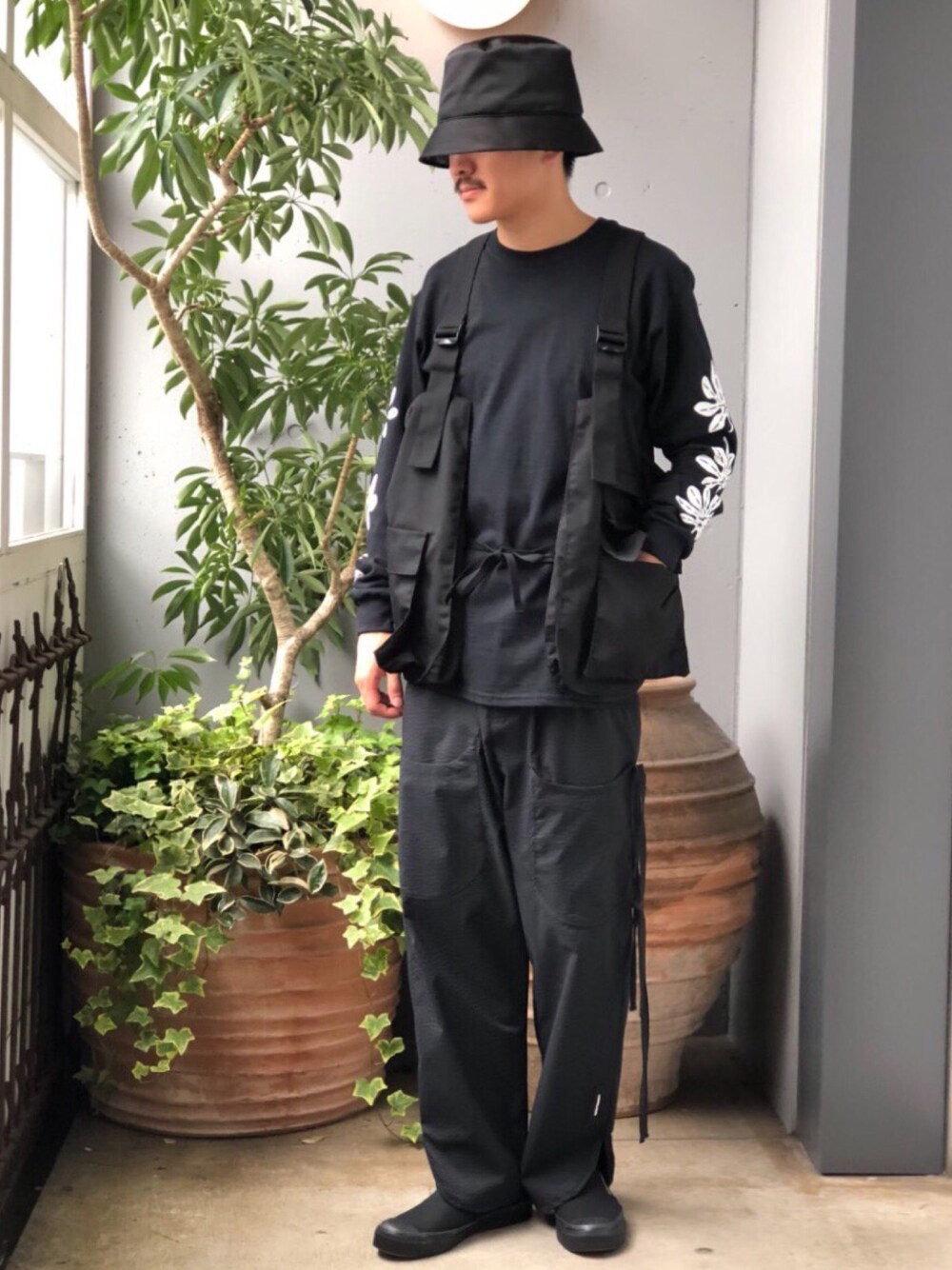 「whowhat、SASQUATCHfabrix、TOIRONIER、SYU.HOMME/FEMM、PRAS」｜「WhoWhatの【WHOWHAT】フーワット HAT MESH BRIM HAT（ハット、ブラック系）」を使った、JION SUDO(GARDEN名古屋)さん（メンズ・173cm）の夏コーディネートの1枚目の写真