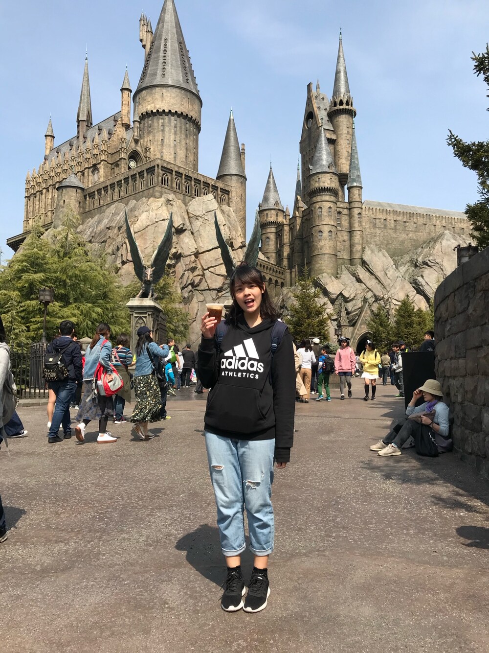 「adidasのアイテム（トップス、ブラック系）」を使った、Yaya Liangさん（レディース・168cm）の冬コーディネートの1枚目の写真