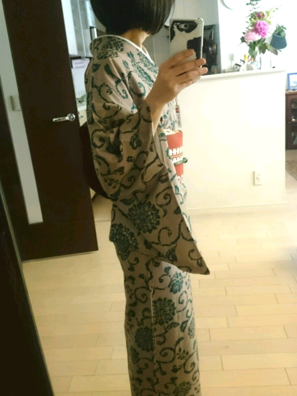 ブラウン系の和装小物、グリーン系の和装小物、グリーン系の浴衣を着用したレディースの夏コーディネートの1枚目の写真