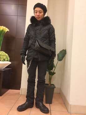 「uniのアイテム」を使った、Hｉ-Hｉ 上田浩二郎さん（メンズ・168cm）の冬コーディネート