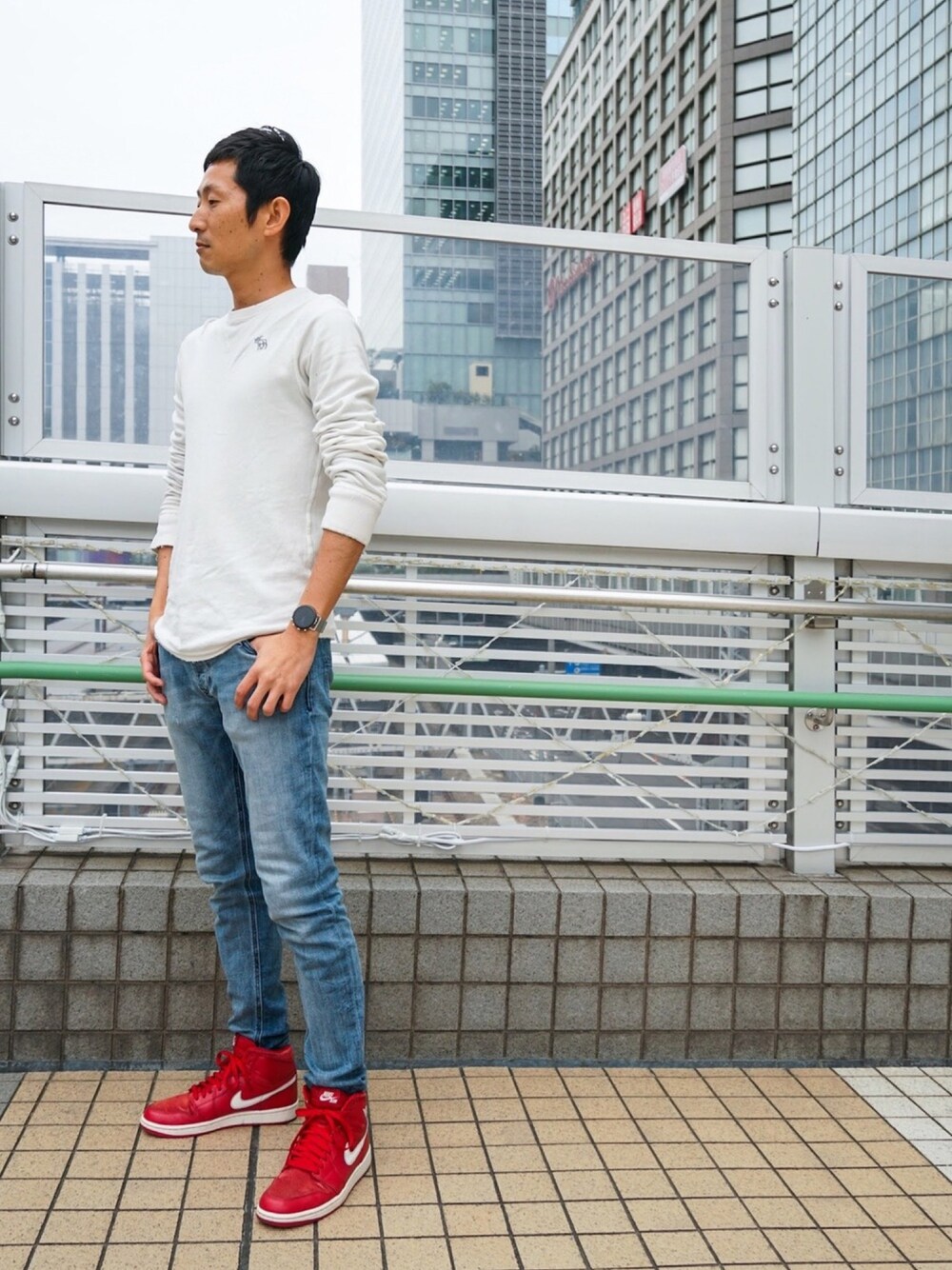 「SKAGEN、おしゃれさんと繋がりたい、Diesel、NIKE、AIR JORDAN、スニーカーコーデ、Abercombie&Fitch、デニム、smartwatch、スマートウォッチ」｜「SKAGENの【タッチスクリーンスマートウォッチ】FALSTER 2　SKT5102（デジタル腕時計、シルバー系）」を使った、ほねさん（メンズ・176cm）の冬コーディネートの1枚目の写真
