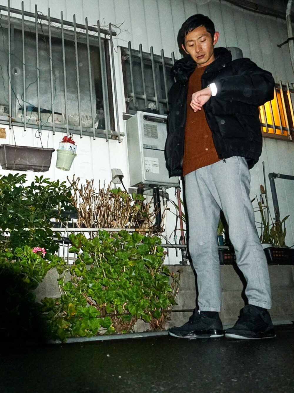 「SKAGEN、NIKE、スニーカー、スニーカーコーデ、AIR JORDAN、nico and…」｜「NIKEのアイテム（スニーカー、ブラック系）」を使った、ほねさん（メンズ・176cm）の冬コーディネートの1枚目の写真