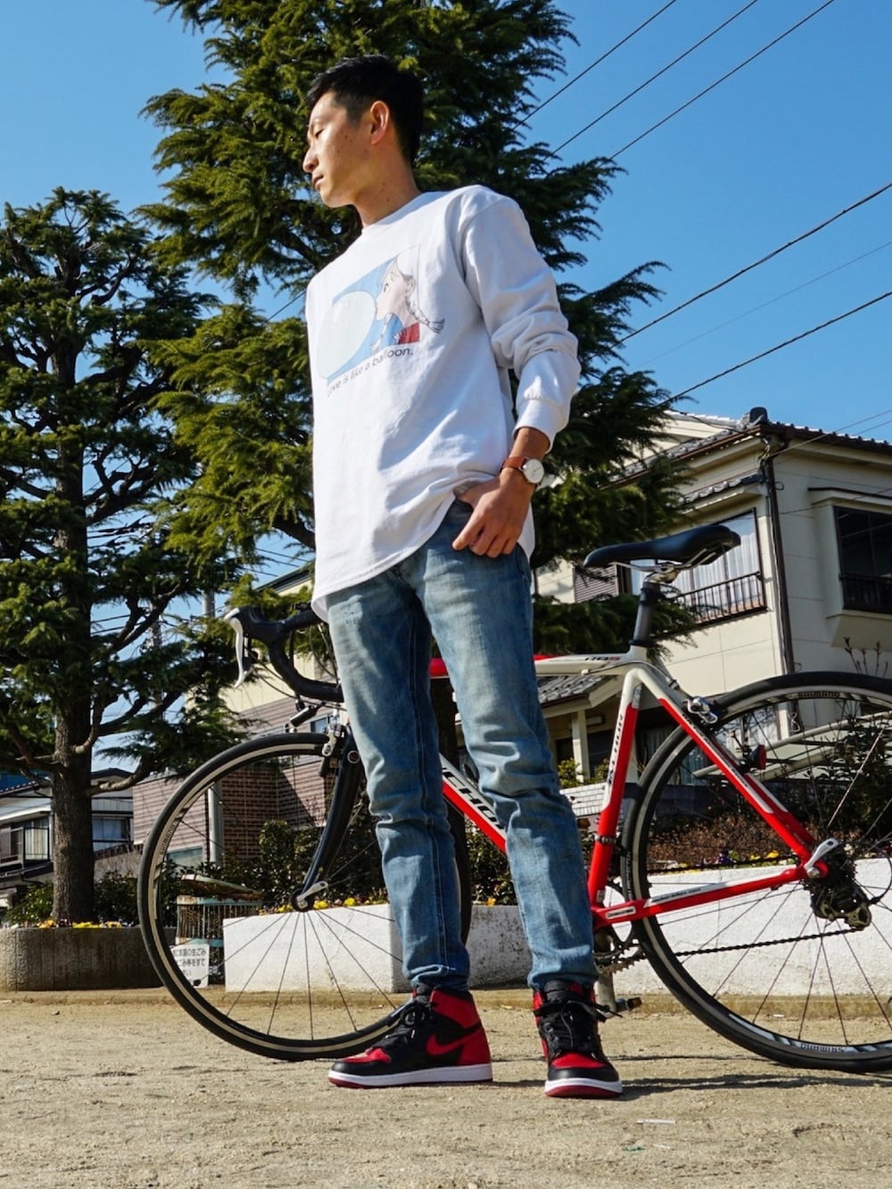 「スニーカーコーデ、スニーカー、AIR JORDAN、bred、NIKE、Jordan、SKAGEN、スカーゲン、ブラウン、ロードバイク」｜「SKAGENのHORISONT　SKW6487（アナログ腕時計、ブラウン系）」を使った、ほねさん（メンズ・176cm）の冬コーディネートの1枚目の写真