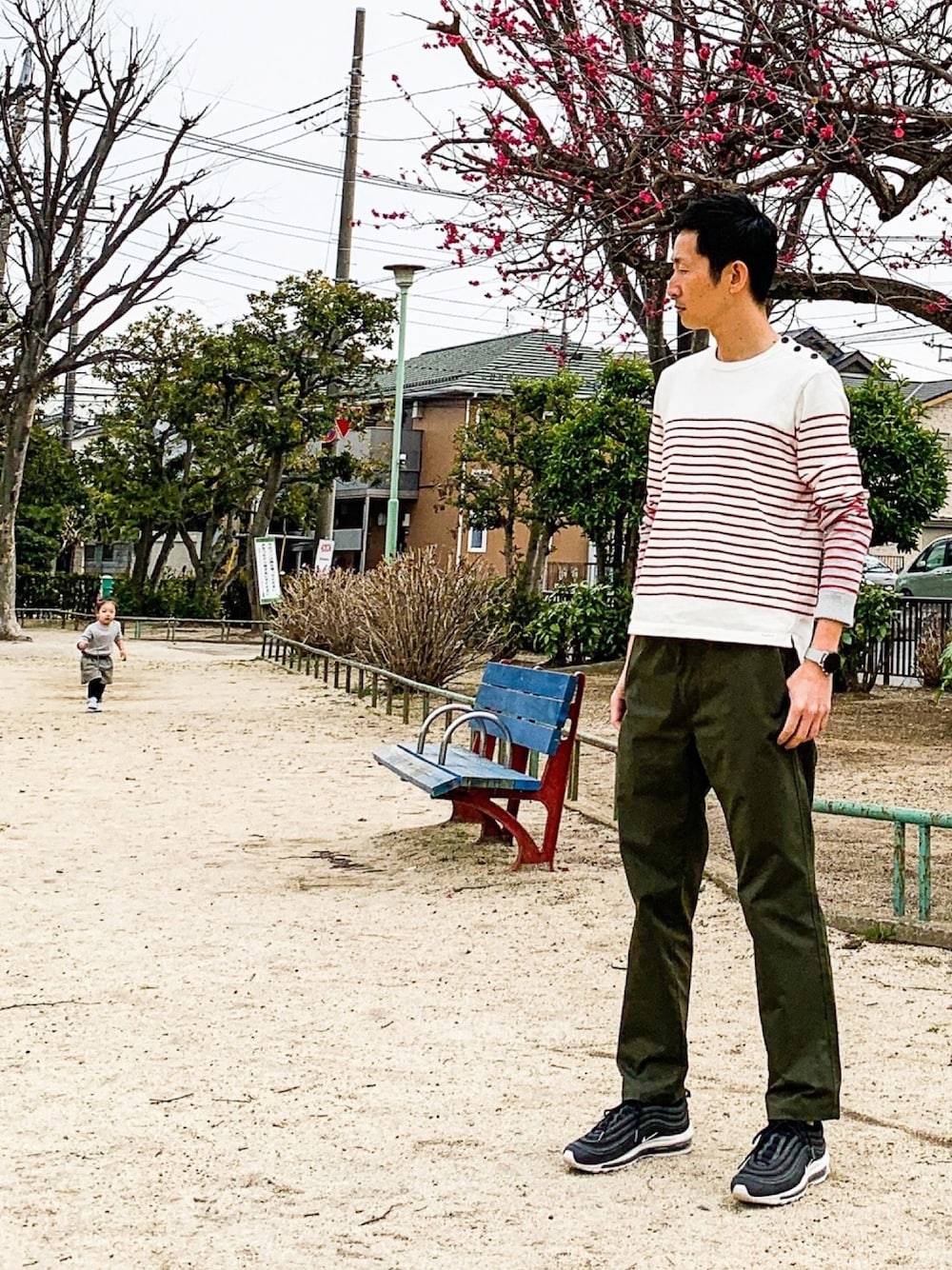 「スニーカー、スニーカーコーデ、SKAGEN、スカーゲン、Diesel、NIKE、AIR MAX、エアマックス、ディーゼル」｜「SKAGENの【タッチスクリーンスマートウォッチ】FALSTER 2　SKT5102（デジタル腕時計、シルバー系）」を使った、ほねさん（メンズ・176cm）の春コーディネートの1枚目の写真