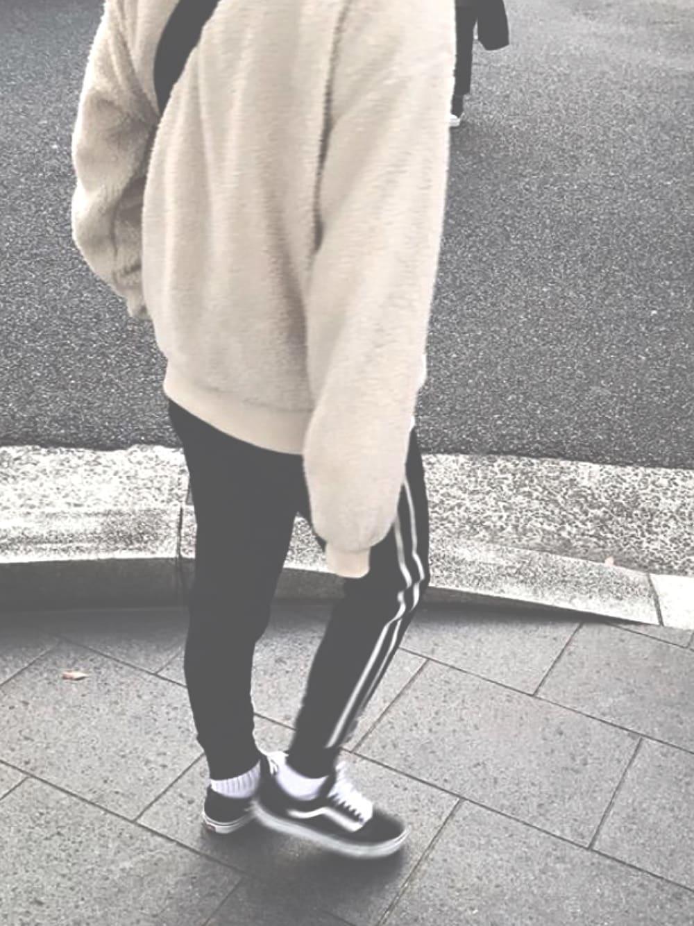 「SPINNSのラインテーパードスキニージャージパンツ / トラックパンツ（その他パンツ、ブラック系）」を使った、虎🐅さん（メンズ・170cm）の秋コーディネートの1枚目の写真