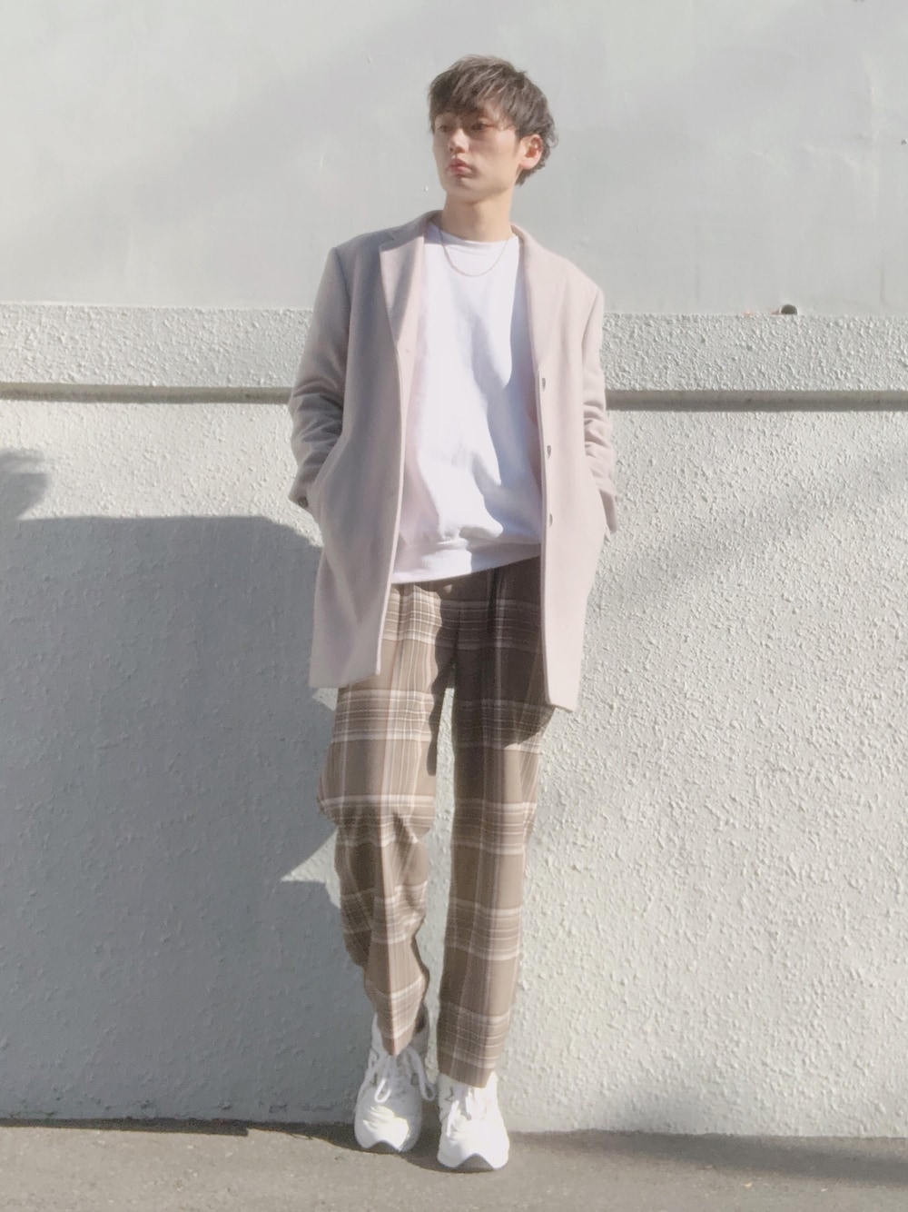 「冬アウター着回しチャレンジ、おしゃれさんと繋がりたい、いいね、save、フォローお願いします🤑、オトナカジュアル、ootd、outfit、今日のコーデ、冬コーデ、チェックパンツ、スニーカーコーデ」｜「UNITED TOKYOのメリノメルトンチェスターコート（チェスターコート、グレー系）」を使った、sho-taさん（メンズ・177cm）の冬コーディネートの1枚目の写真