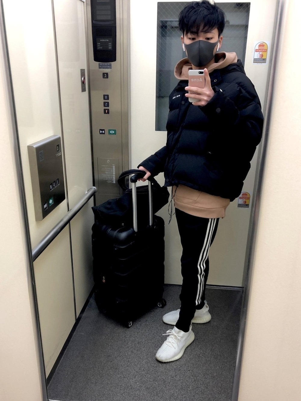 「ビックシルエット、ストリート、ストリートMIX、ダウンジャケット、オーバーサイズ、ラインパンツ、スニーカーコーデ、yeezy、マルシェノア、MONKEY TIME」｜「M＋RC NOIRのアイテム（ダウンジャケット/コート、ブラック系）」を使った、K.Tさん（メンズ・173cm）の秋コーディネートの1枚目の写真
