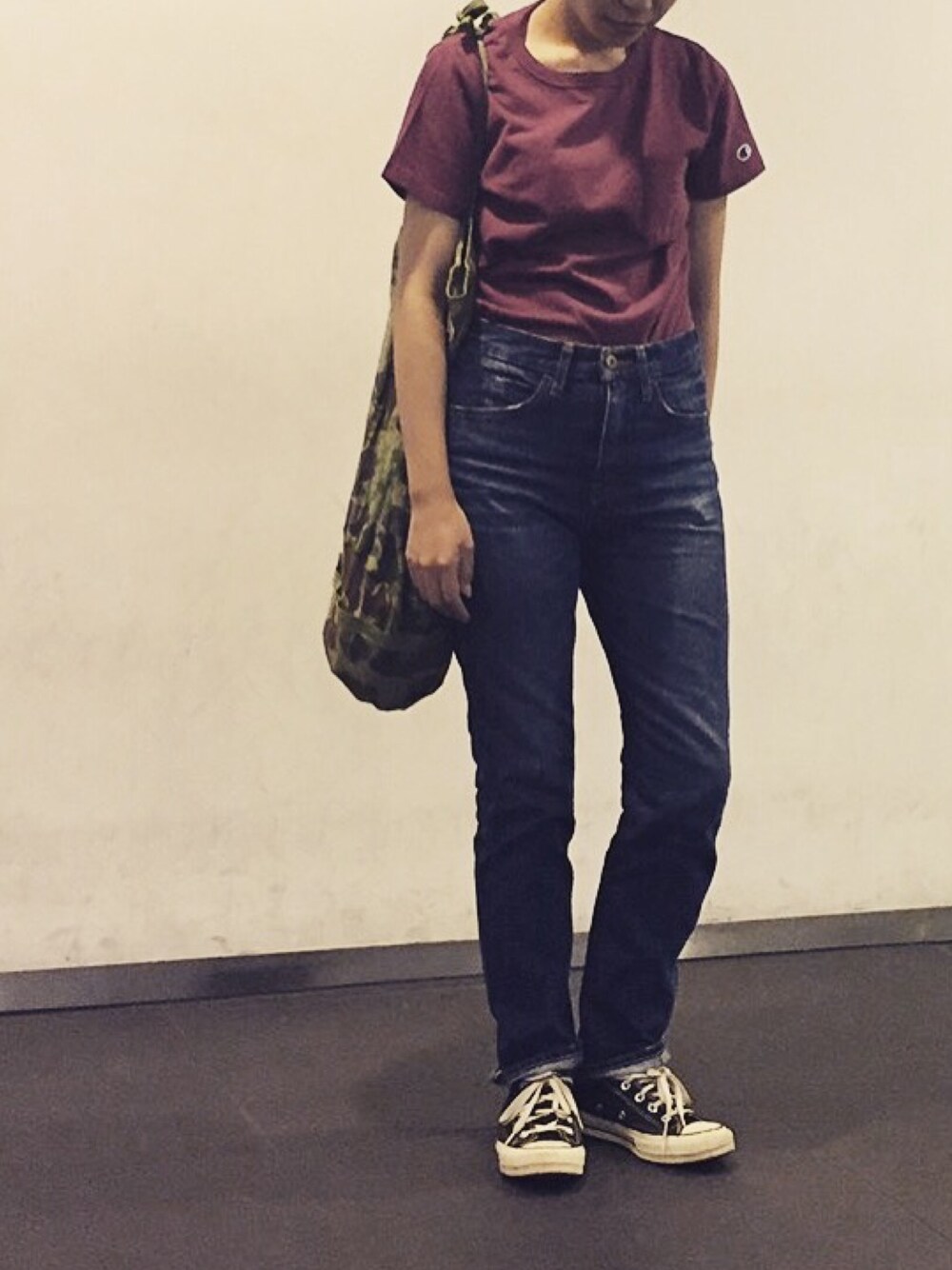 「メチャカリ、カジュアル、チャンピオン、デニム、Tシャツ、ボルドー、楽チンコーデ」｜「E hyphen world galleryのアイテム（Tシャツ/カットソー、レッド系）」を使った、akeesさん（レディース・154cm）の夏コーディネートの1枚目の写真
