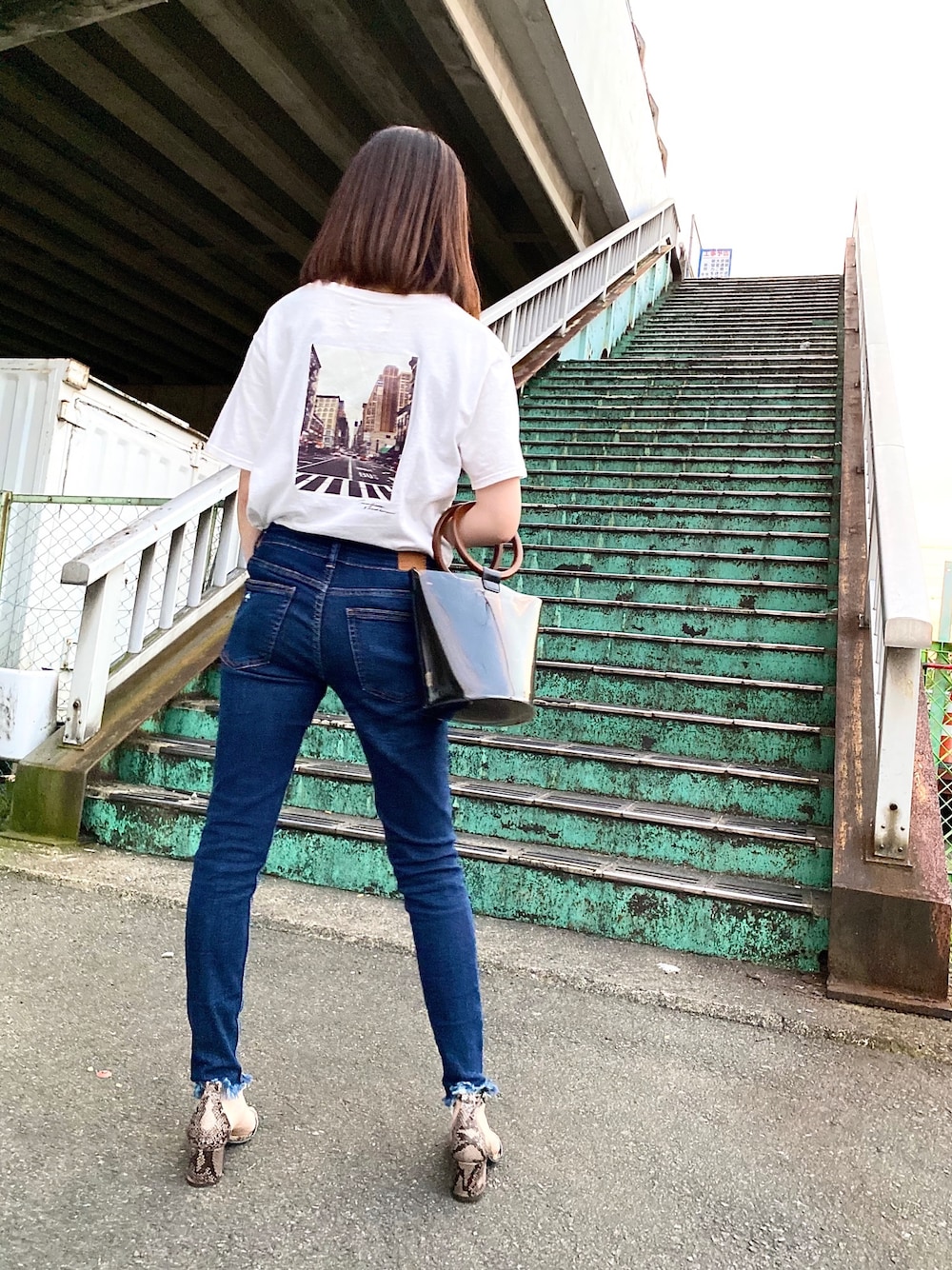 「カジュアル、Tシャツ、Ungrid、Bershka、シンプルコーデ」｜「ikkaのアイテム（ハンドバッグ、ブラック系）」を使った、ぽんさん（レディース・162cm）の春コーディネートの1枚目の写真