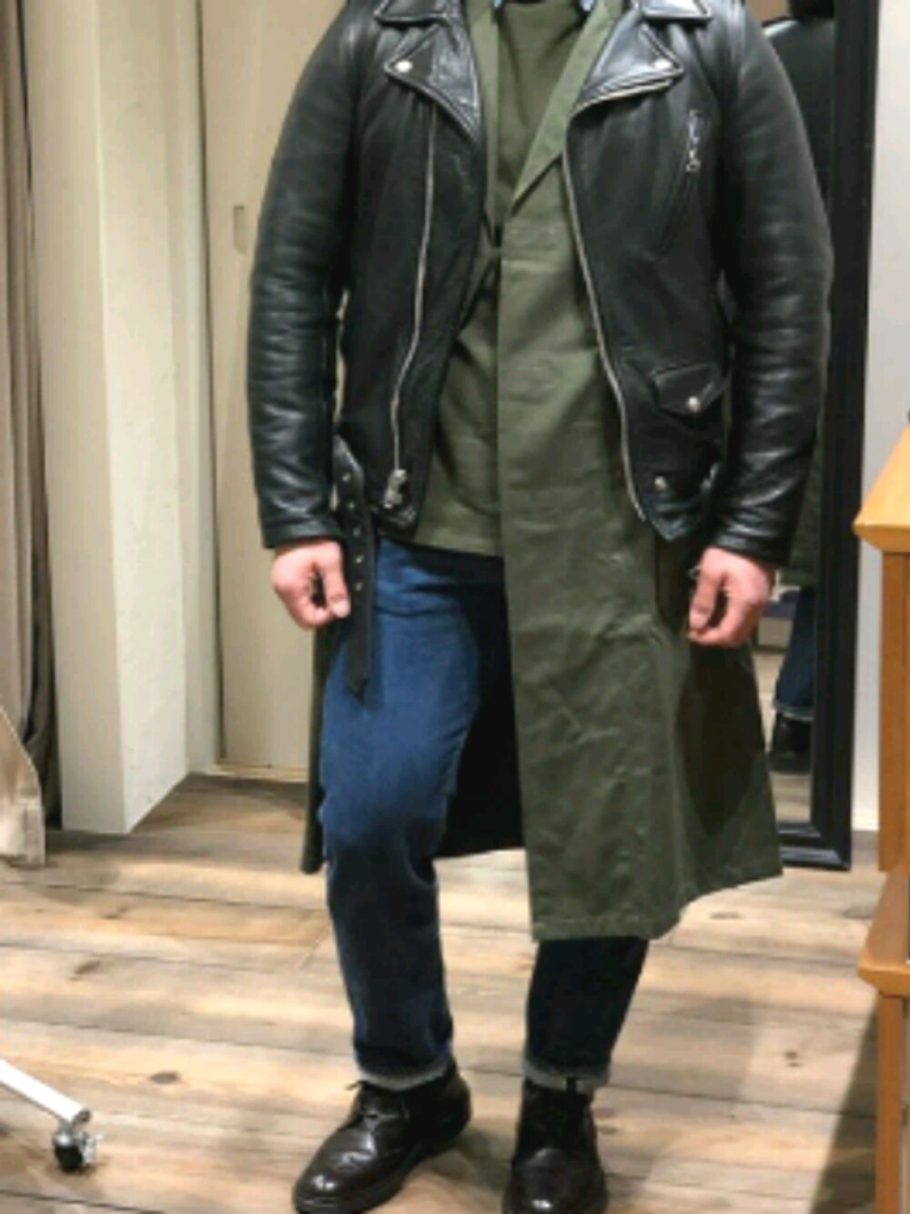 「Tricker'sのアイテム（ブーツ、ブラウン系）」を使った、脳みそ筋肉さん（メンズ・170cm）の冬コーディネートの1枚目の写真