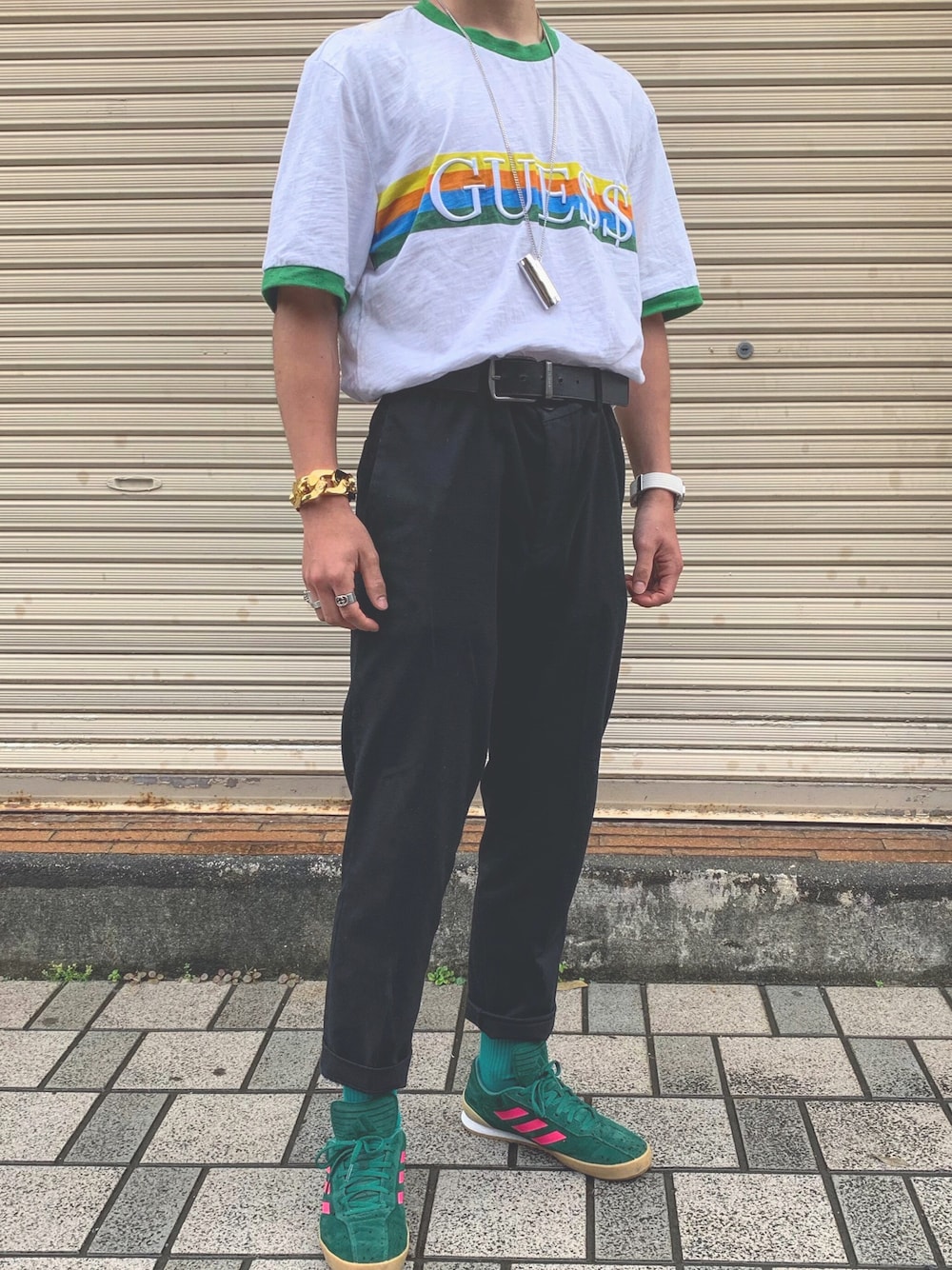 「Tシャツ、夏、タックイン、高校生、ootd、お洒落さんとつながりたい」｜「Guessのアイテム（Tシャツ/カットソー、ホワイト系）」を使った、きーぼーさん（メンズ・171cm）の夏コーディネートの1枚目の写真