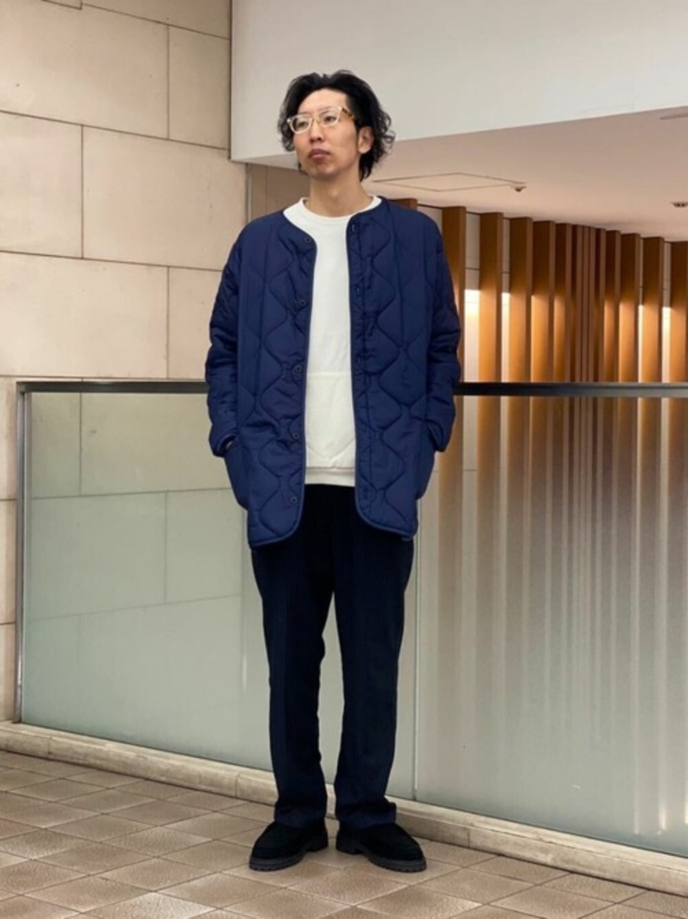 「ミリタリー、パーカー、キルティング、ネイビー、キルティングジャケット、ネイビー×ホワイト、ディッキーズ(Dickies)、417 EDIFICE」｜「417 EDIFICEの◆ミリタリーライナーキルティングジャケット（モッズコート、ブルー系）」を使った、417 officialさん（メンズ・185cm）の秋コーディネートの1枚目の写真