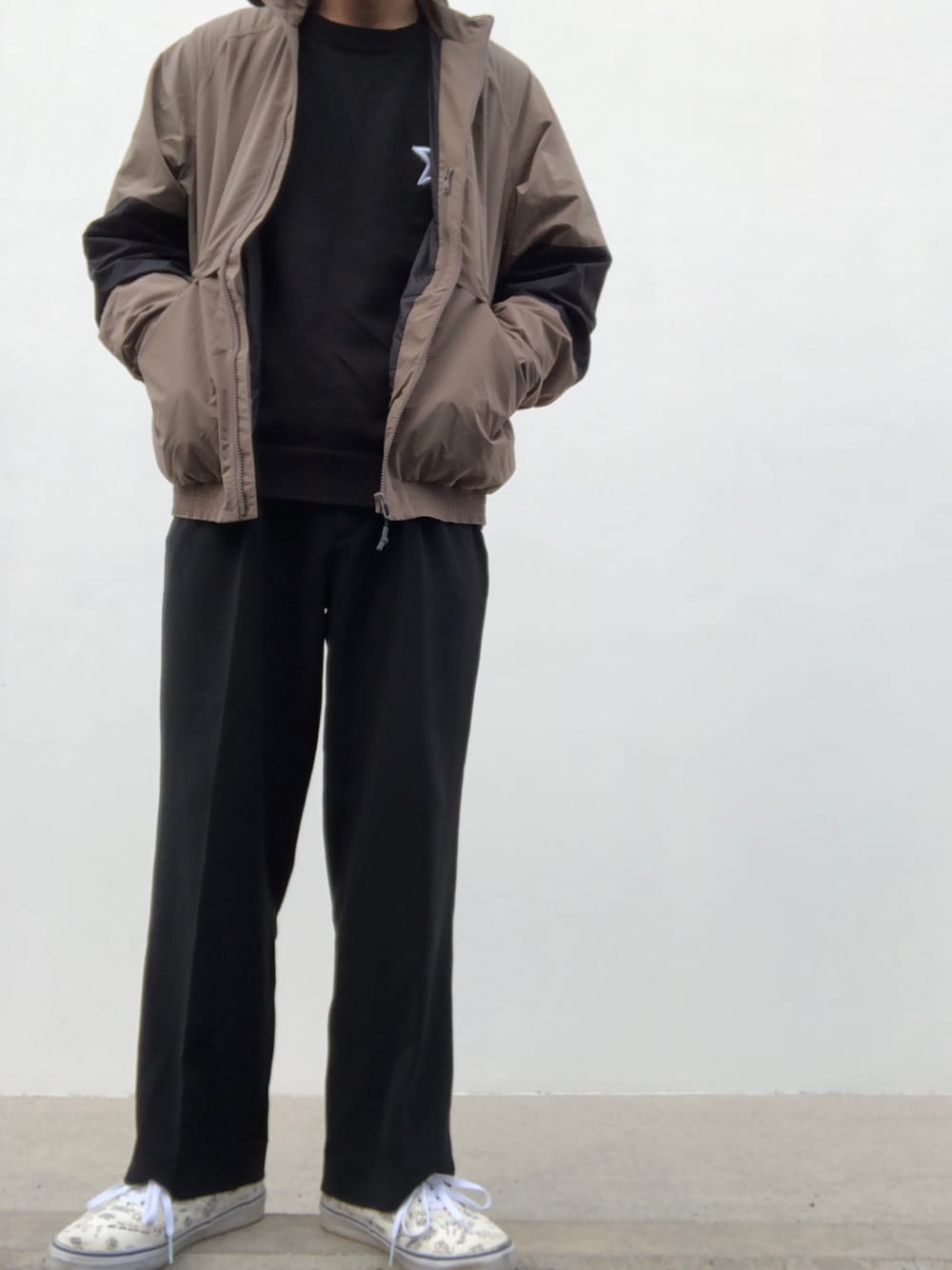 「VAINL ARCHIVE、BEAUTY&YOUTH UNITED ARROWS、GIVENCHY、STUDIO NICHOLSON、VANS SYNDICATE、オトナカジュアル、きれいめカジュアル、おしゃれさんと繋がりたい」｜「VAINL ARCHIVEのアイテム（ブルゾン、ベージュ系）」を使った、hellocoordinateさん（メンズ・170cm）の冬コーディネートの1枚目の写真