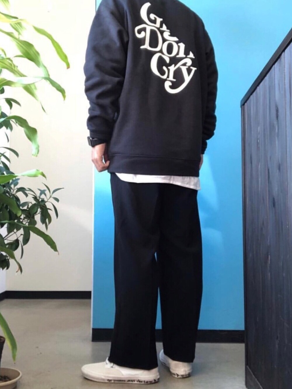 「careering、Girls don't cry、neonsign、kiit、N.HOOLYWOOD、VANS、おしゃれさんと繋がりたい、オーバーサイズ、レイヤードスタイル、レイヤードstyle」｜「KIITのアイテム（スラックス、ブラック系）」を使った、hellocoordinateさん（メンズ・170cm）の冬コーディネートの1枚目の写真