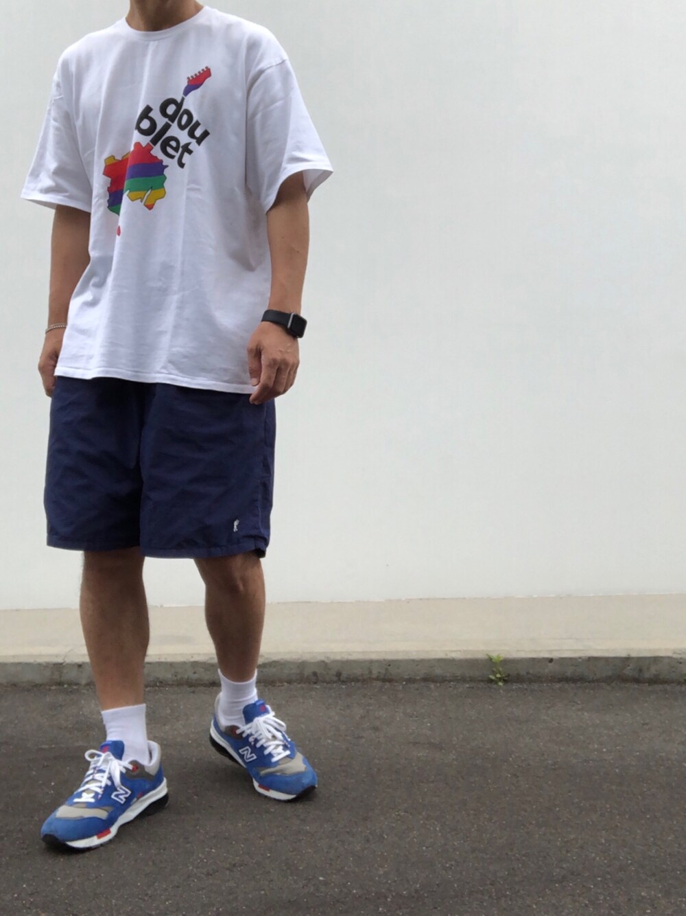 「夏だ！Tシャツ着よう！、ビッグシルエット、ビッグT、ビックシルエット、ビックT、doublet、wism、ニューバランス、New Balance、ワイドショーツ」｜「doubletのアイテム（Tシャツ/カットソー、ホワイト系）」を使った、hellocoordinateさん（メンズ・170cm）の夏コーディネートの1枚目の写真