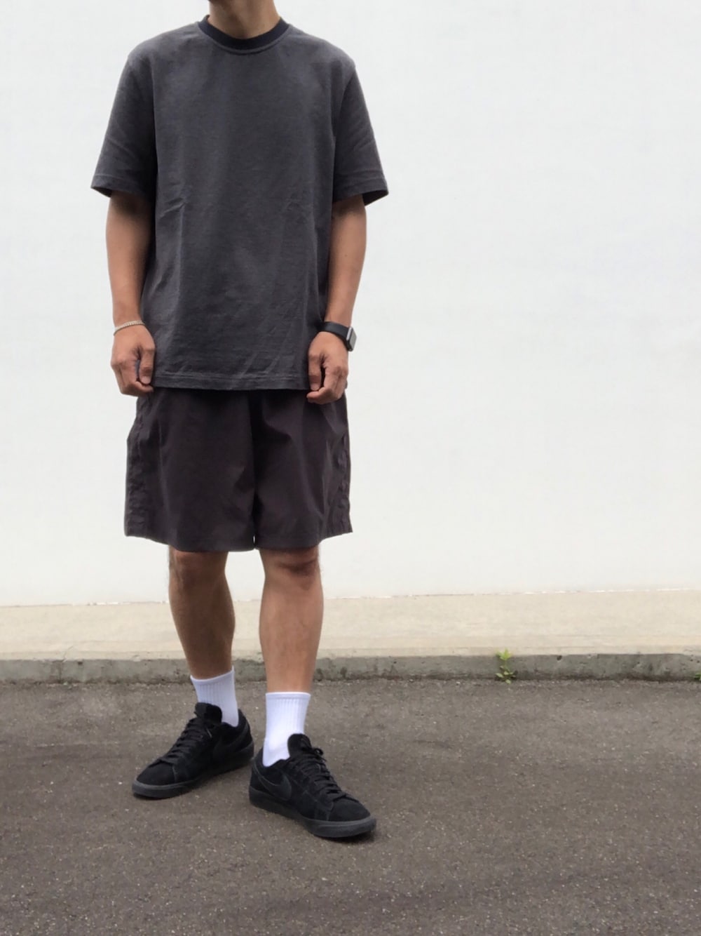 「夏だ！Tシャツ着よう！、BALENCIAGA、バレンシアガ、ビッグシルエット、ビッグT、ビックシルエット、ビックT、グレーコーデ、ｔｏｎｅ、ワイドショーツ」｜「BALENCIAGAのアイテム（Tシャツ/カットソー、グレー系）」を使った、hellocoordinateさん（メンズ・170cm）の夏コーディネートの1枚目の写真