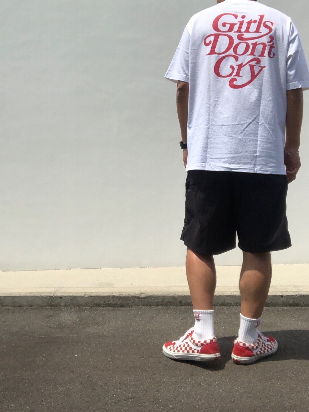「Girls don't cry、ガールズドントクライ、VANS OLDSKOOL、vans style 36、ハーフパンツ、ショートパンツ、ビックシルエット、ビックT、ビッグシルエット、ビッグT」｜「Girls Don't Cryのアイテム（Tシャツ/カットソー、ホワイト系）」を使った、hellocoordinateさん（メンズ・170cm）の夏コーディネートの1枚目の写真