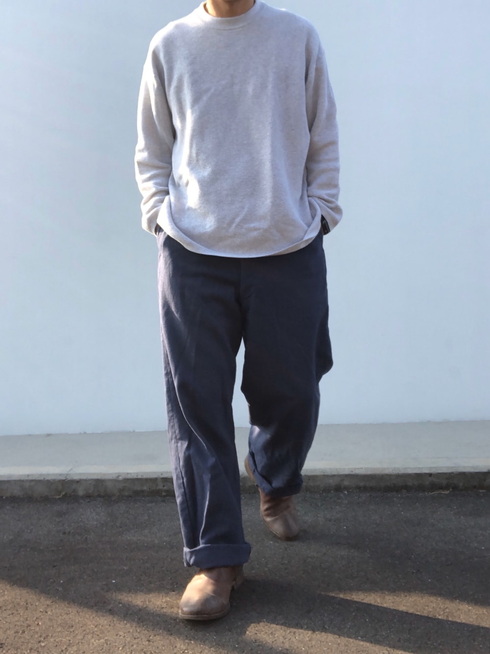 「古着、古着コーデ、Maison Martin Margiela、Maison Margiela、crepuscule、ブーツ、ダメージブーツ、ブラウンブーツ、スウェット、トレーナー」｜「crepusculeのアイテム（スウェット、グレー系）」を使った、hellocoordinateさん（メンズ・170cm）の秋コーディネートの1枚目の写真