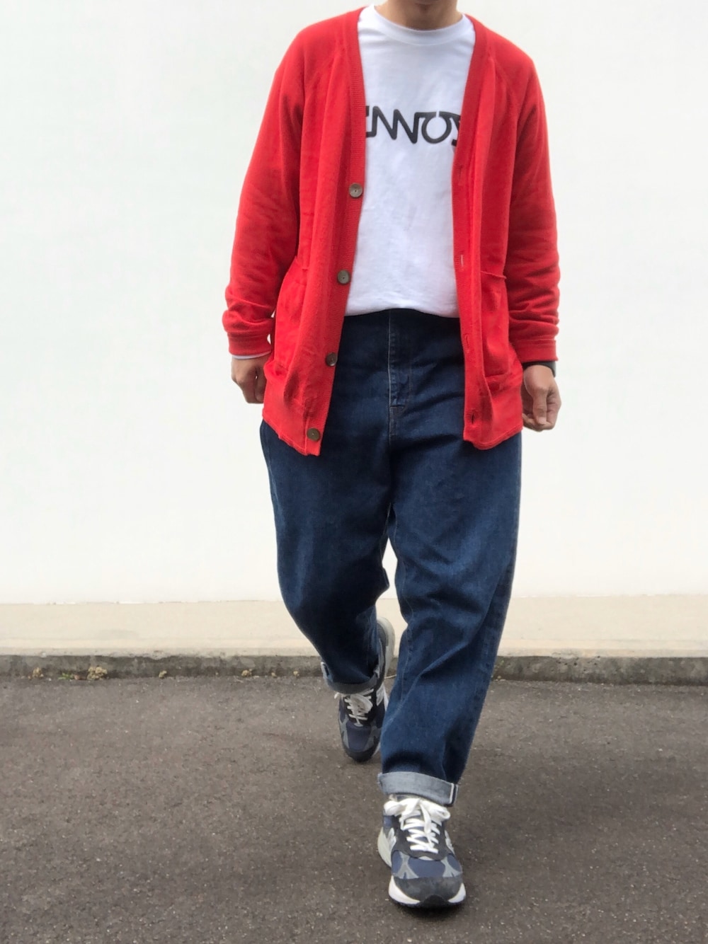 「URU、URU TOKYO、カーディガン、ennoy、ロンT、タックイン、ワイドデニム、New Balance、new balance 993、MR993NV」｜「ennoyのアイテム（Tシャツ/カットソー、ホワイト系）」を使った、hellocoordinateさん（メンズ・170cm）の春コーディネートの1枚目の写真