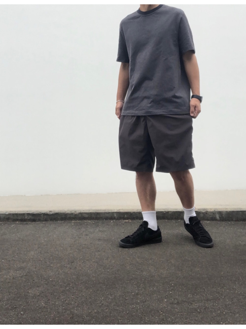 「BALENCIAGA、バレンシアガ、ｔｏｎｅ、wism、Nike blazer、ワントーンコーデ、オールグレー、グレーコーデ、ハーフパンツ、短パン」｜「BALENCIAGAのアイテム（Tシャツ/カットソー、グレー系）」を使った、hellocoordinateさん（メンズ・170cm）の夏コーディネートの1枚目の写真